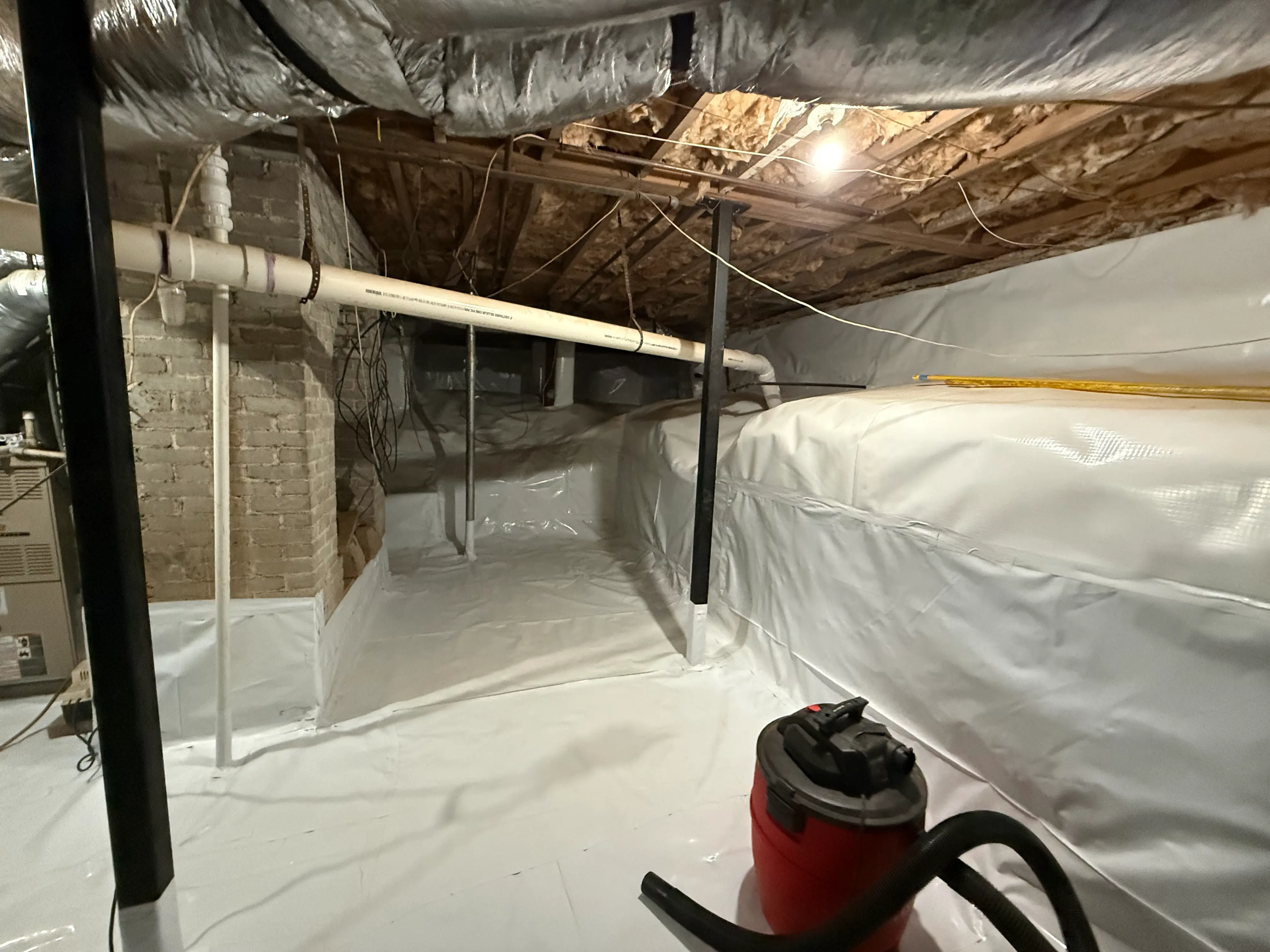 crawlspace encapsulation vapor barrier installation